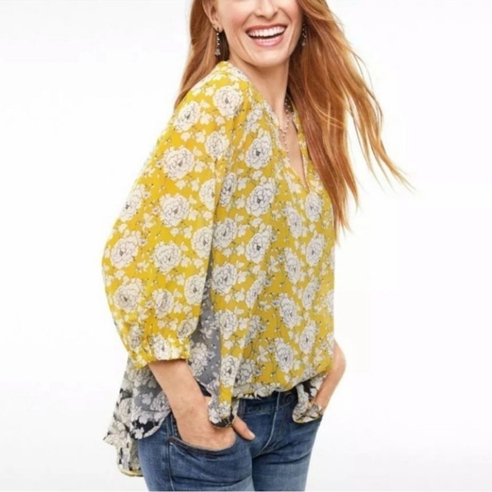 Beautiful CAbi yellow floral high low blouse small.